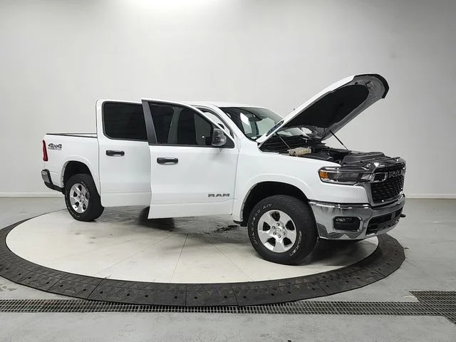 Used 2025 White Ram Big Horn/Lone Star image 9