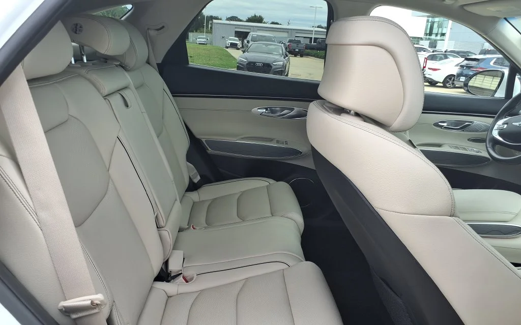 Used 2024 White Genesis 2.5T image 16