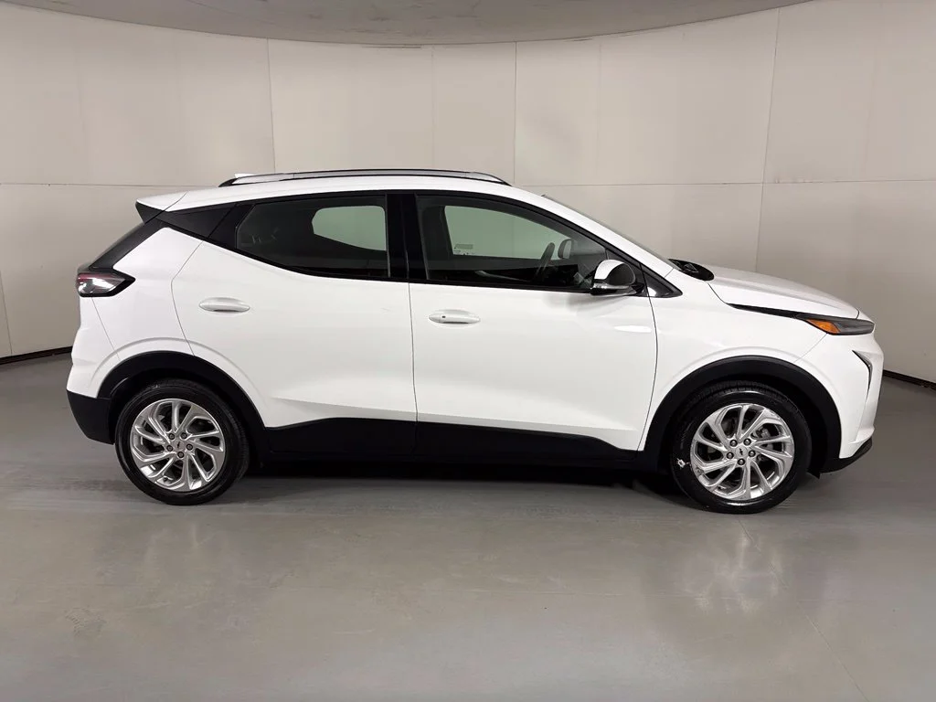 Certified Used 2023 SUMMIT WHITE Chevrolet LT image 11