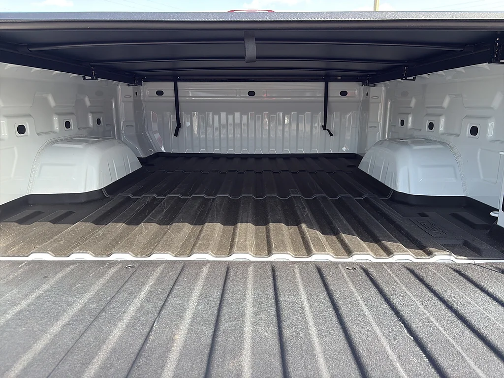 Used 2025 Summit White Chevrolet  image 16