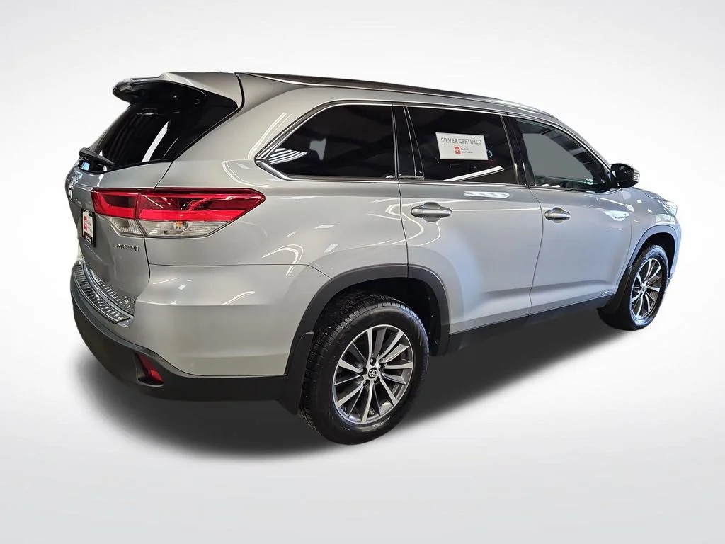 Certified Used 2019 Silver Toyota XLE image 5