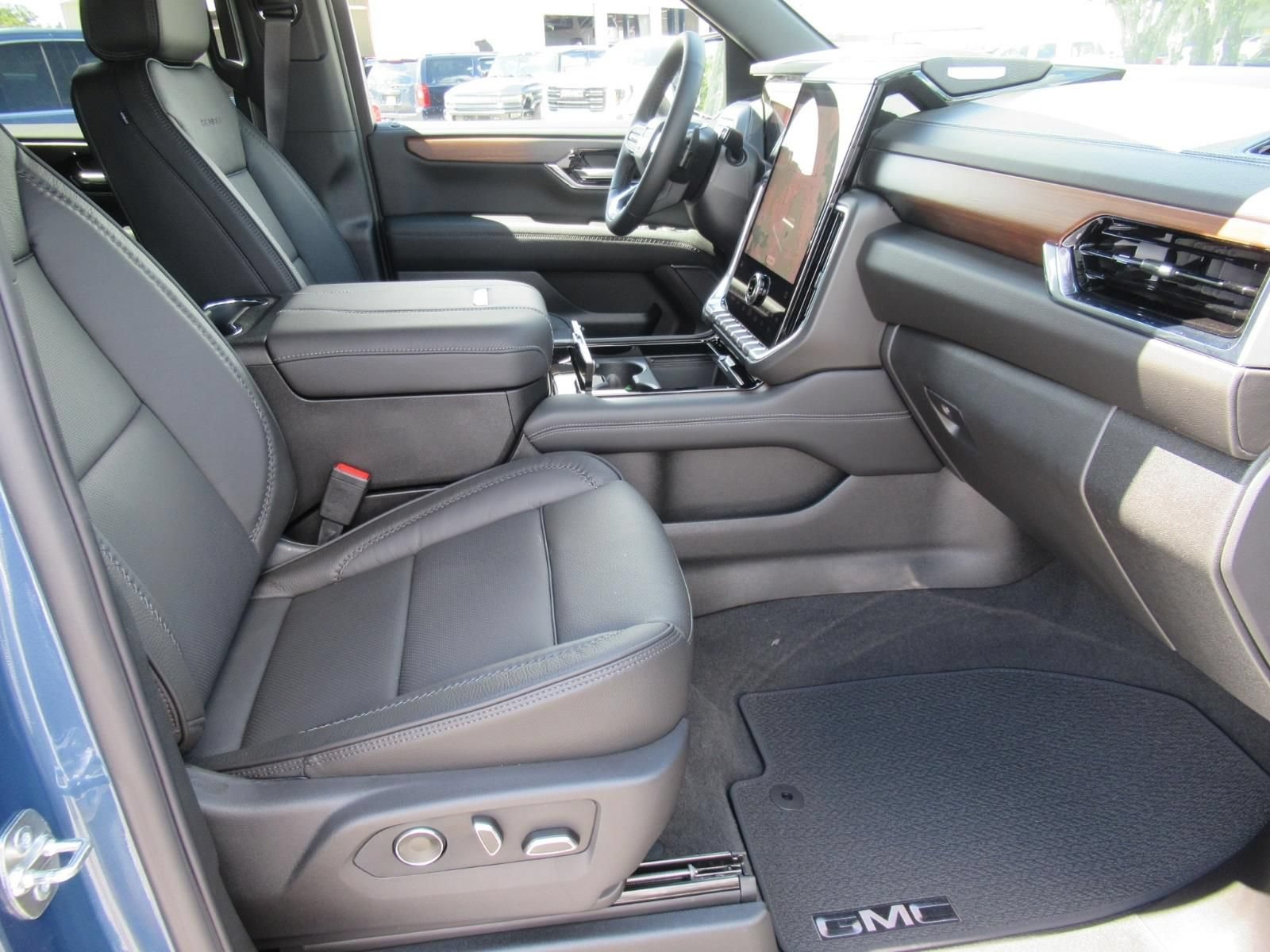 2026 GMC Yukon Denali - Photo 10
