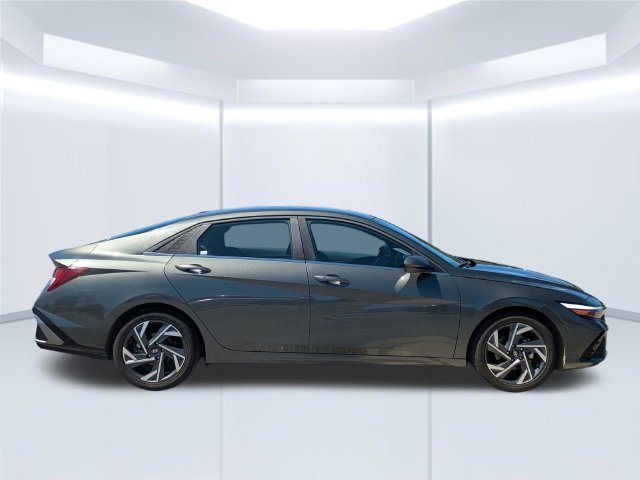 Used 2025 Gray Hyundai SEL Convenience image 7