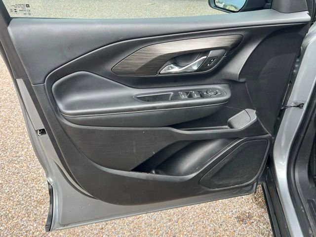 Used 2024 Sterling Metallic GMC SLE image 12