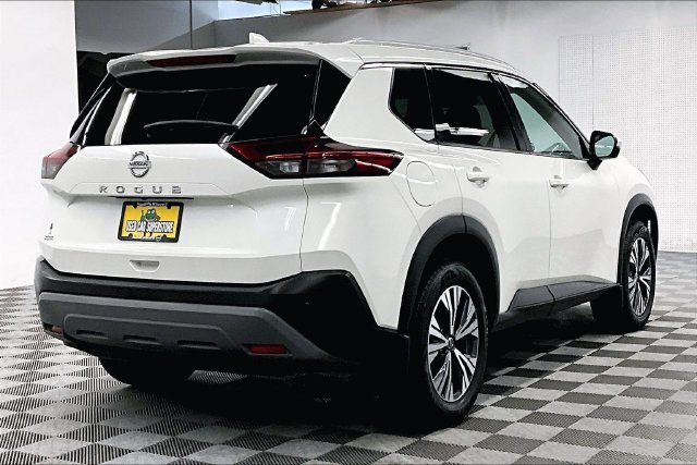 Used 2021 Glacier White Nissan SV image 13