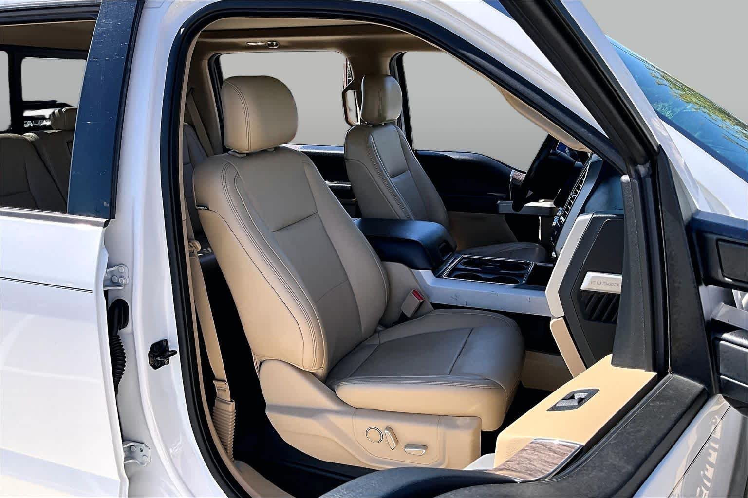 Used 2017 White Platinum Metallic Tri-Coat Ford Lariat image 9
