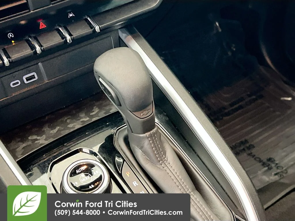 Used 2024 Summit White Chevrolet Trail Boss image 10