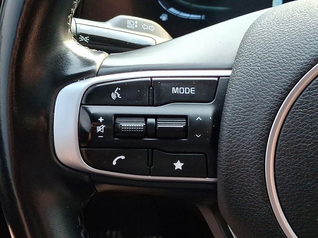 Used 2023 White Kia X-Line image 23
