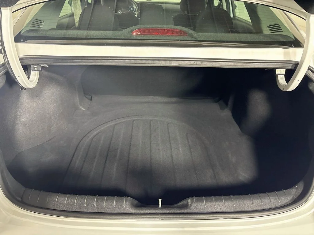 Used 2024 White Hyundai SEL image 21