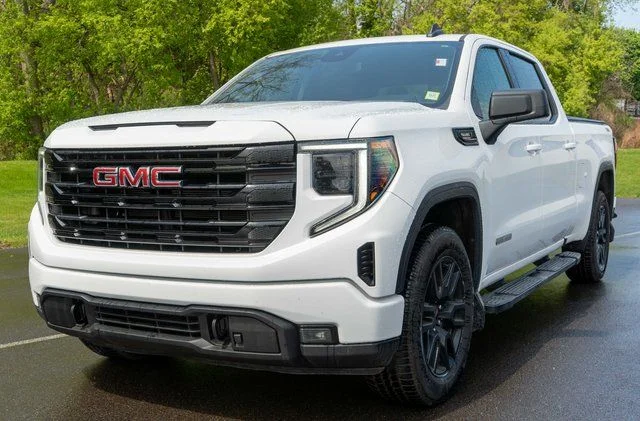 Used 2024 White GMC Elevation image 2