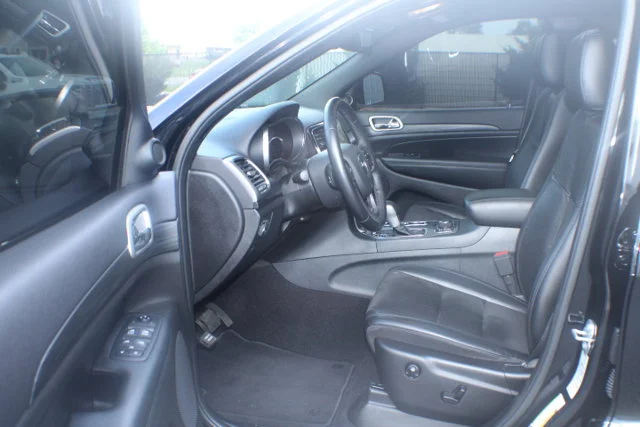 Used 2019 Diamond Black Crystal Pearlcoat Jeep Altitude image 13