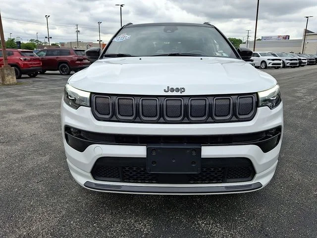 Used 2022 White Jeep Limited image 3