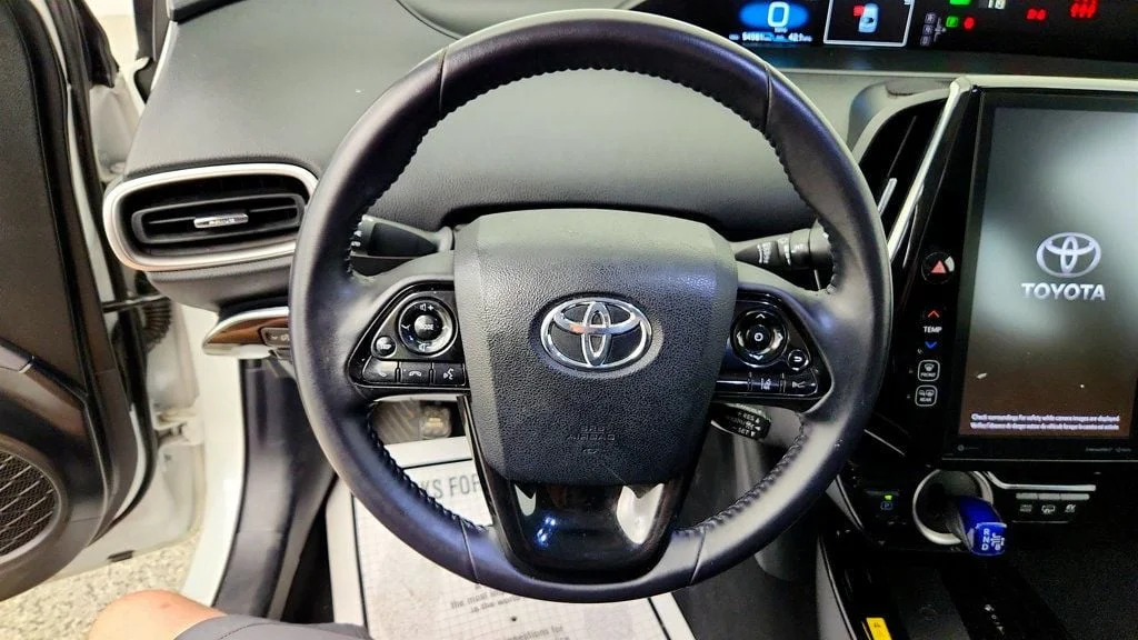 Used 2021 Wind Chill Pearl Toyota XLE image 12