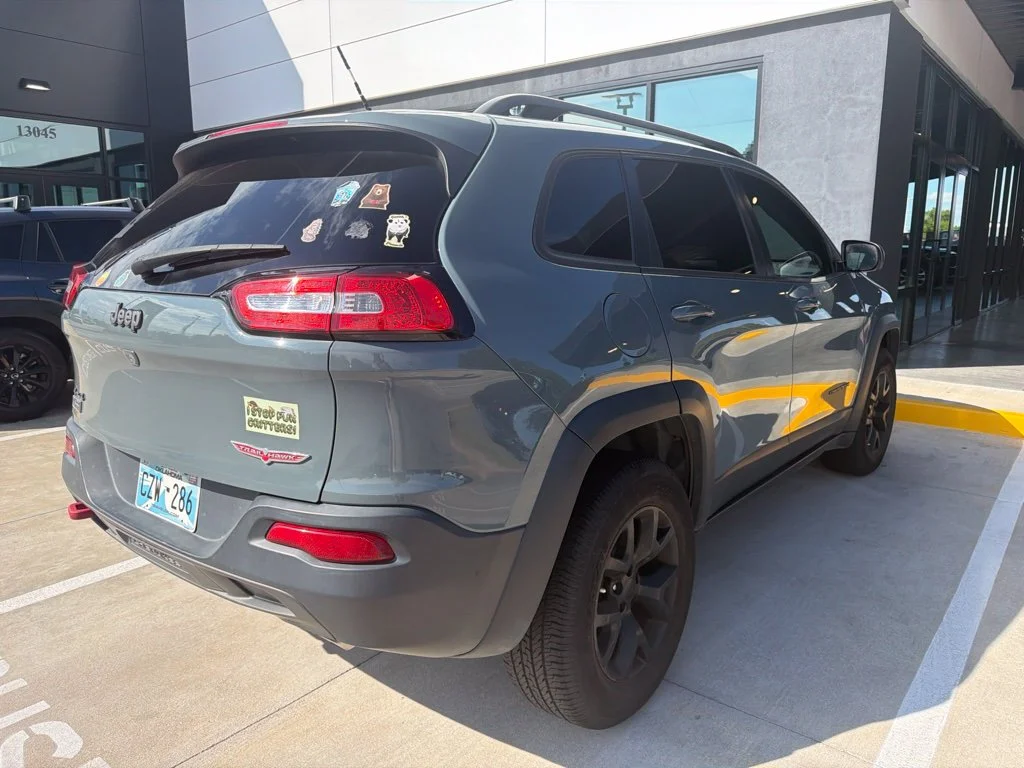 Used 2015 Gray Jeep Trailhawk image 3