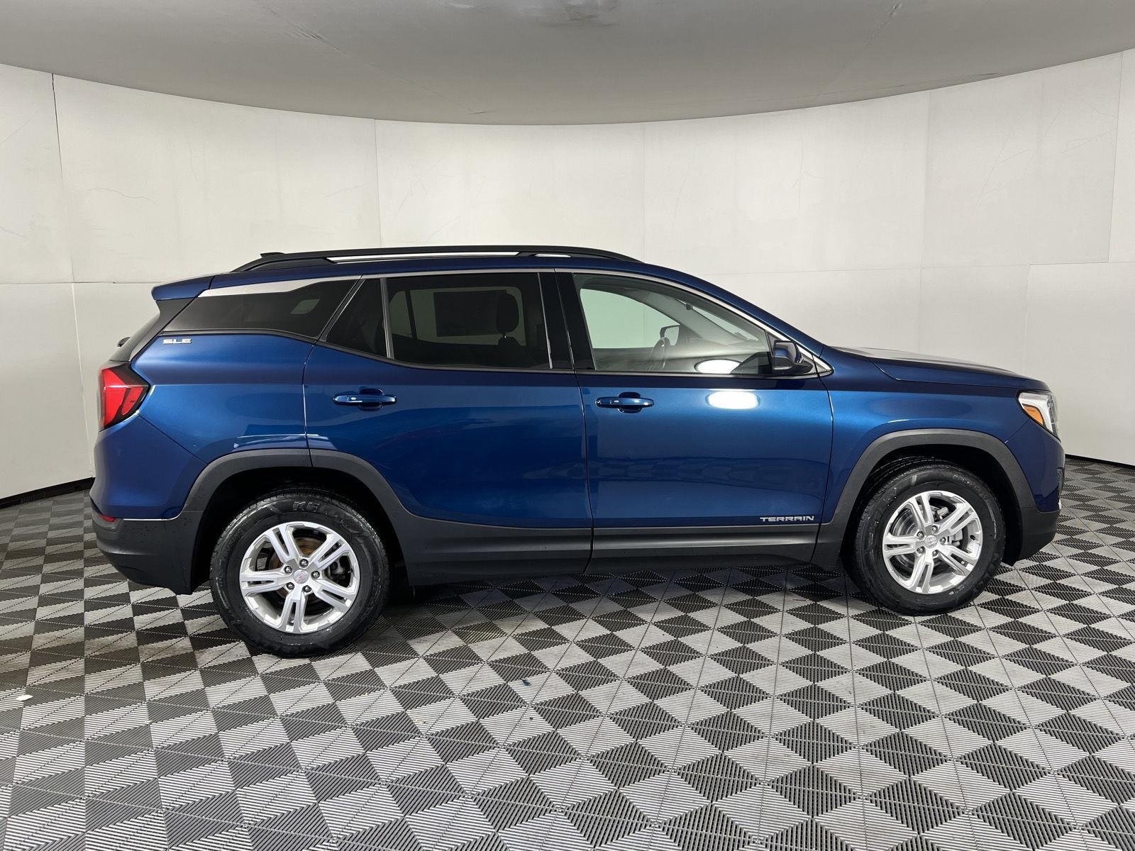 Used 2020 BLUE EMERALD METALLIC GMC SLE image 26
