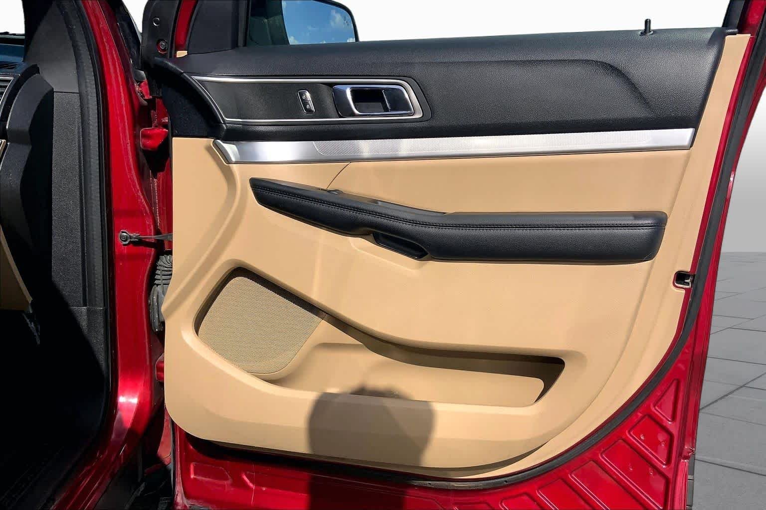 Used 2017 Ruby Red Metallic Tinted Clearcoat Ford XLT image 22