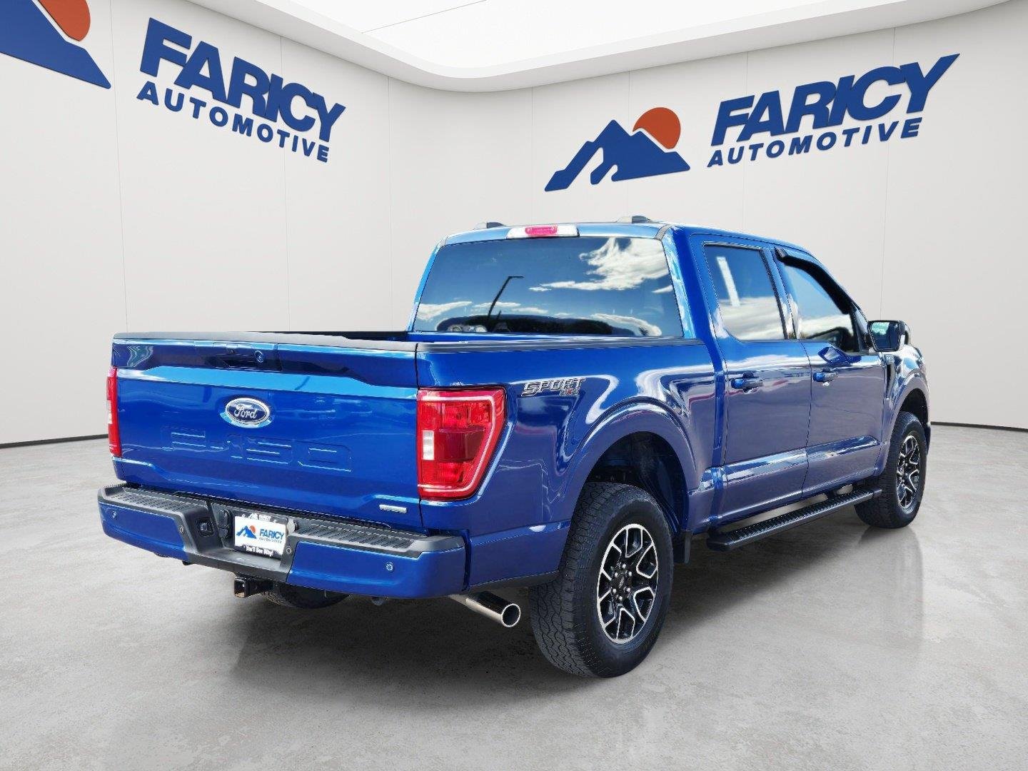 Used 2023 Atlas Blue Ford XLT image 4