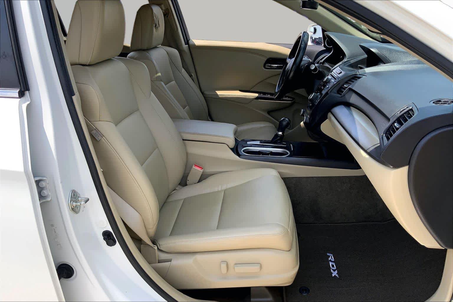 Used 2018 White Diamond Pearl Acura  image 9