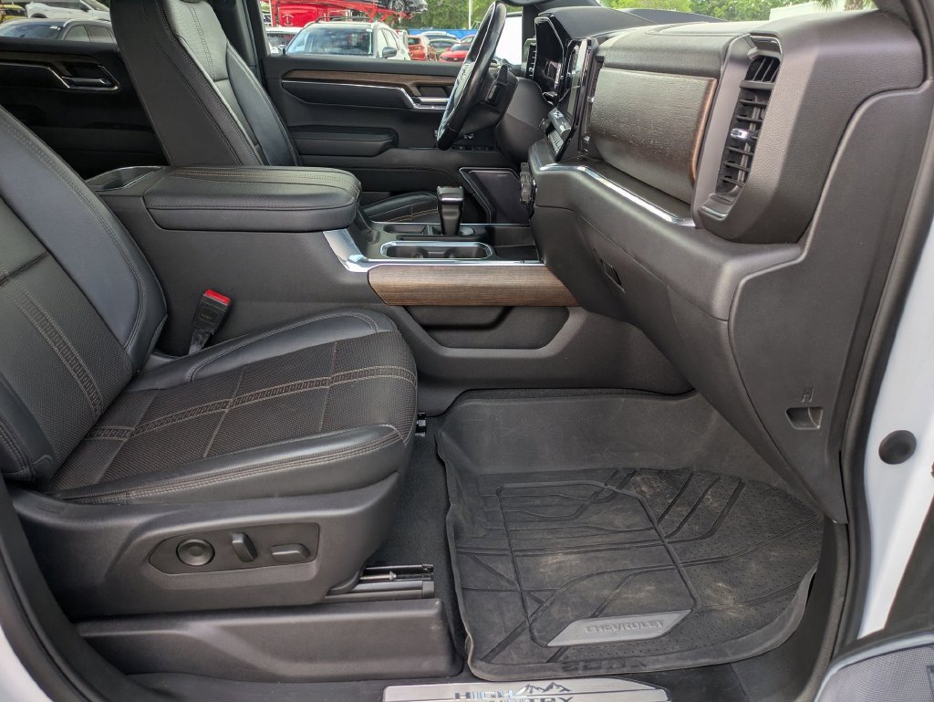 Used 2023 IRIDESCENT PEARL TRICOAT Chevrolet High Country image 29