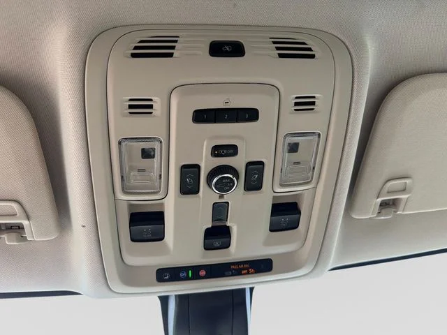 Used 2022 White GMC Denali image 35