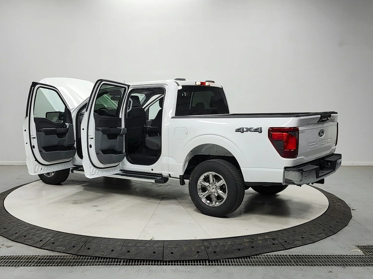 Used 2024 White Ford XLT image 13