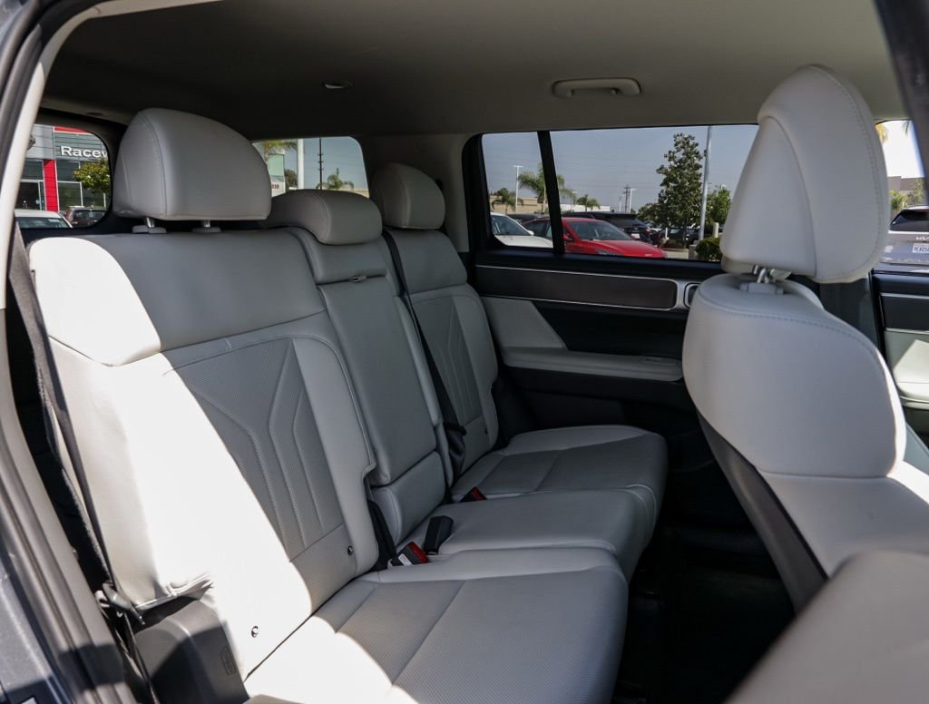 Used 2025 Gray Hyundai SEL image 19
