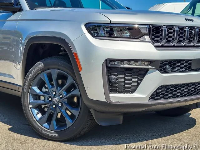 New 2026 Silver Zynith Exterior Paint Jeep  image 3