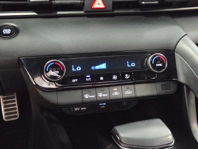 Used 2025 Gray Hyundai SEL Sport image 21