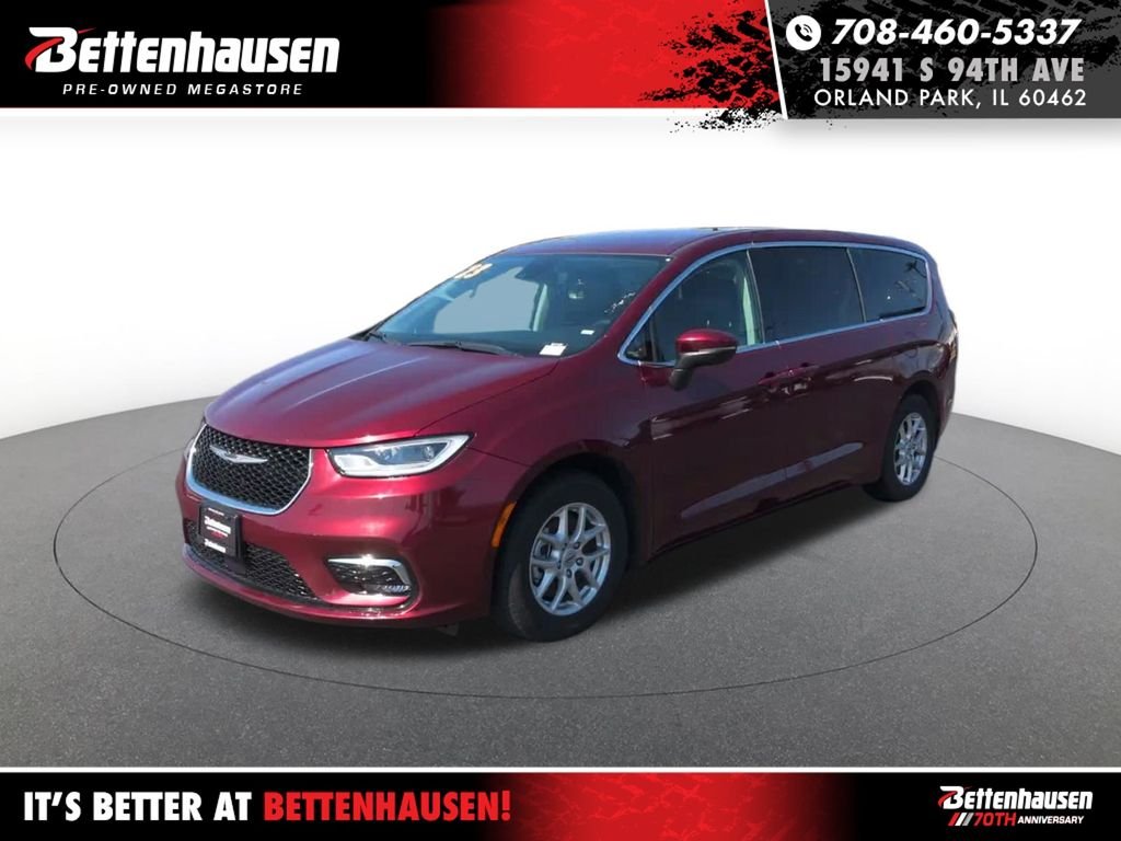2023 Chrysler Pacifica Touring L's photo