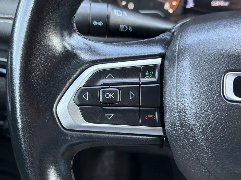Used 2022 Black Jeep Latitude image 31