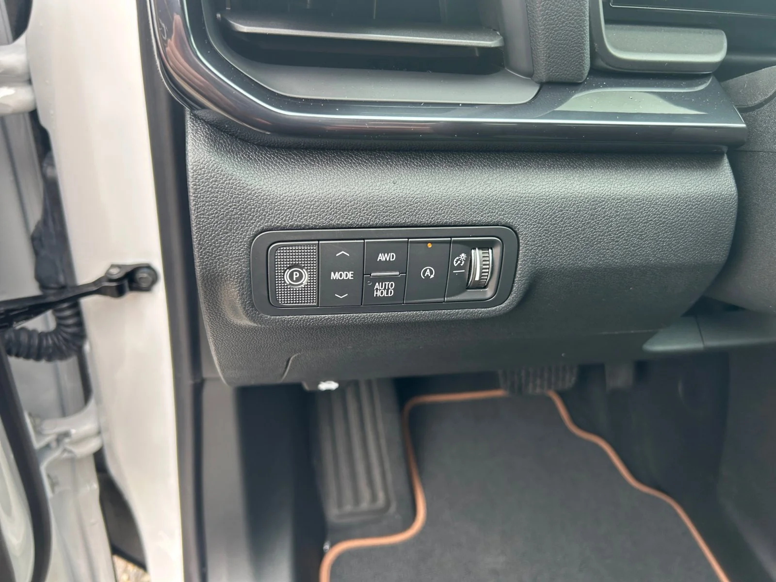 New 2027 Summit White GMC AWD AT4 image 16