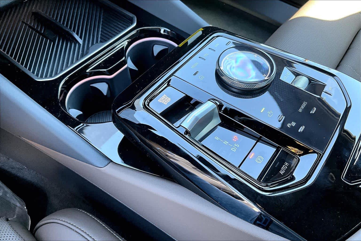 New 2027 Dark Graphite Metallic BMW 530i xDrive image 7