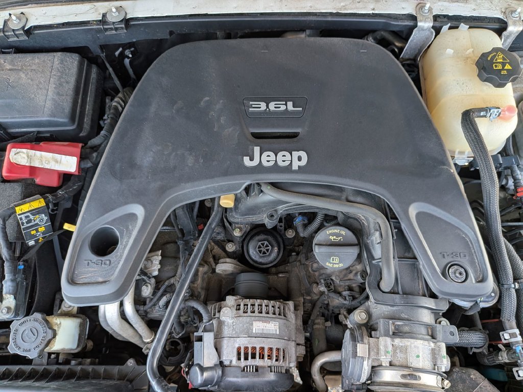 Used 2019 White Jeep Unlimited Rubicon image 13