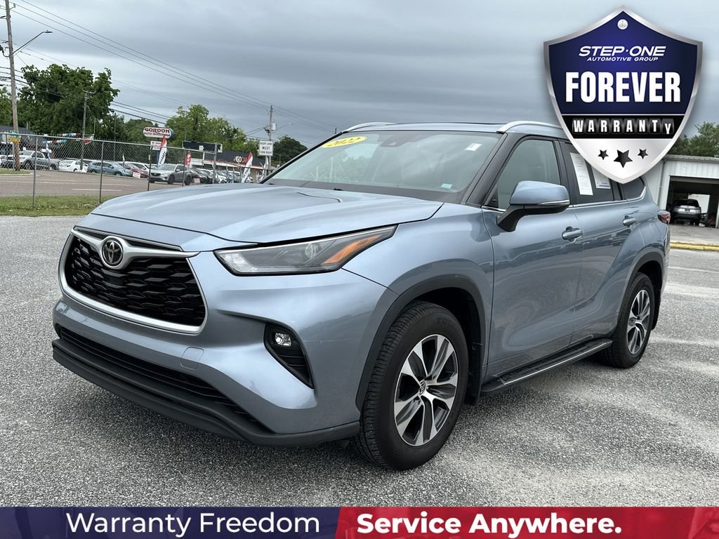 Used 2022  Toyota XLE image 2