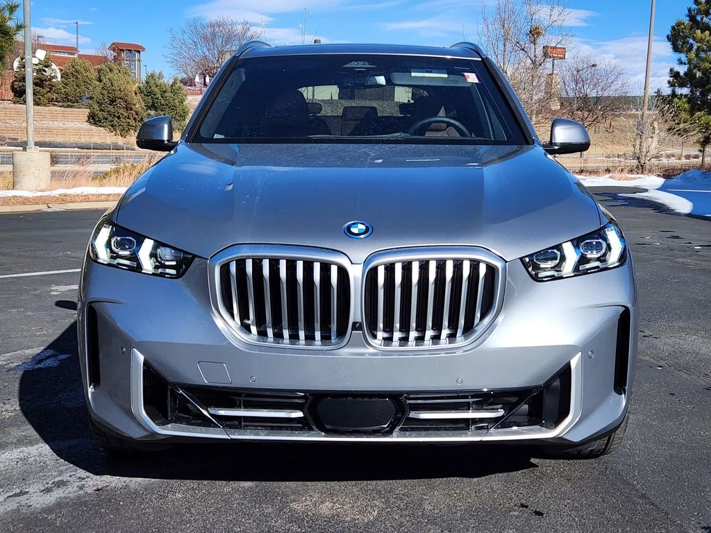 New 2026 Skyscraper Grey Metallic BMW xDrive50e image 6