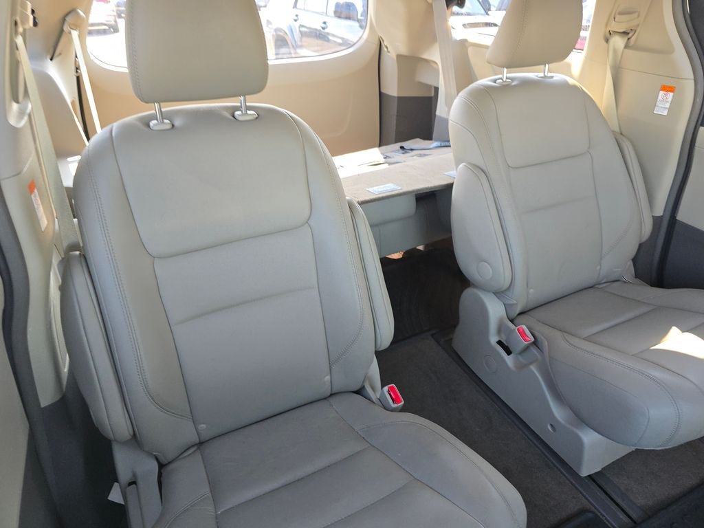 Used 2017  Toyota XLE image 13
