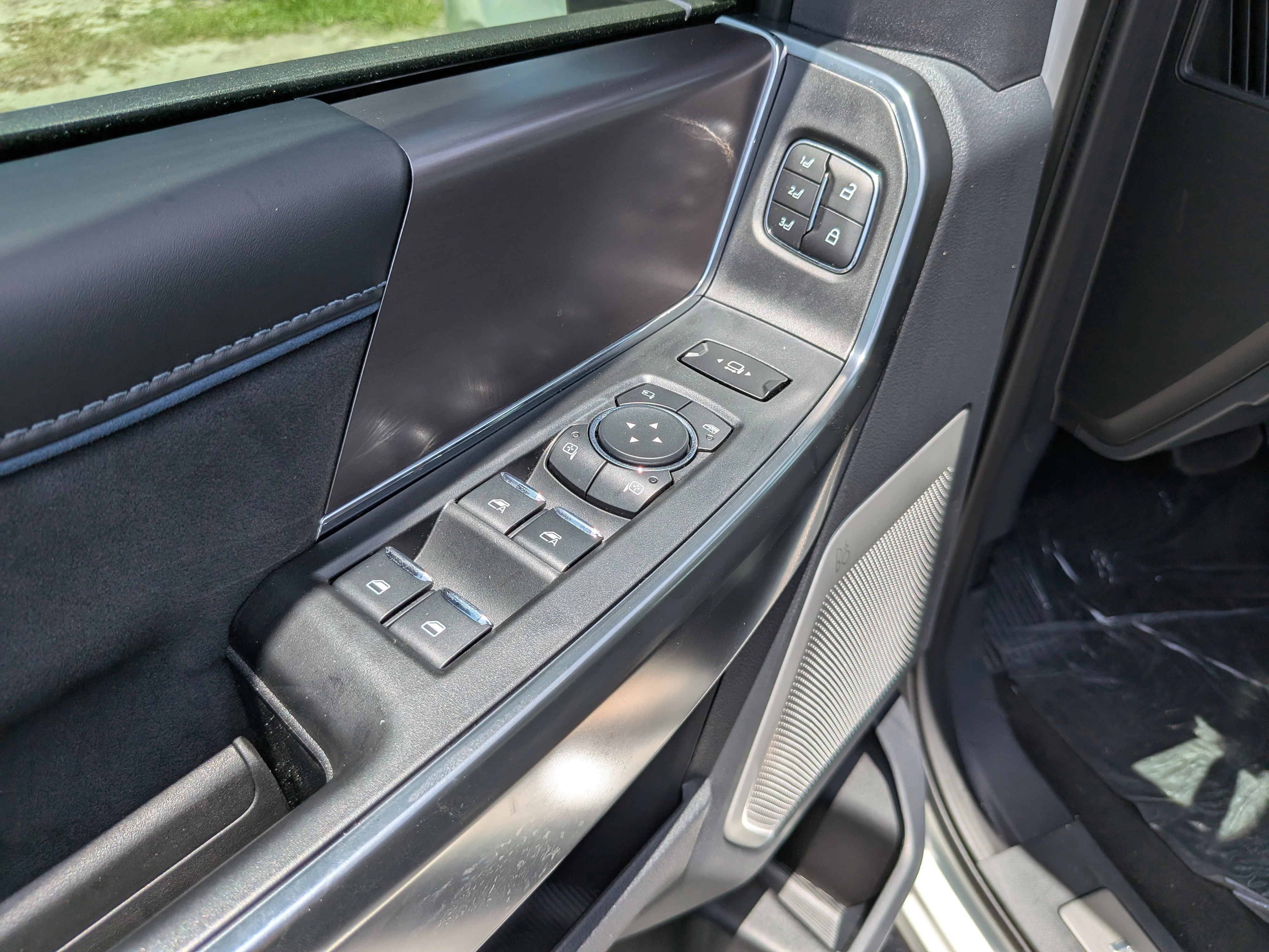 New 2026 Star White Metallic Tri-Coat Ford F-250® Platinum® image 20
