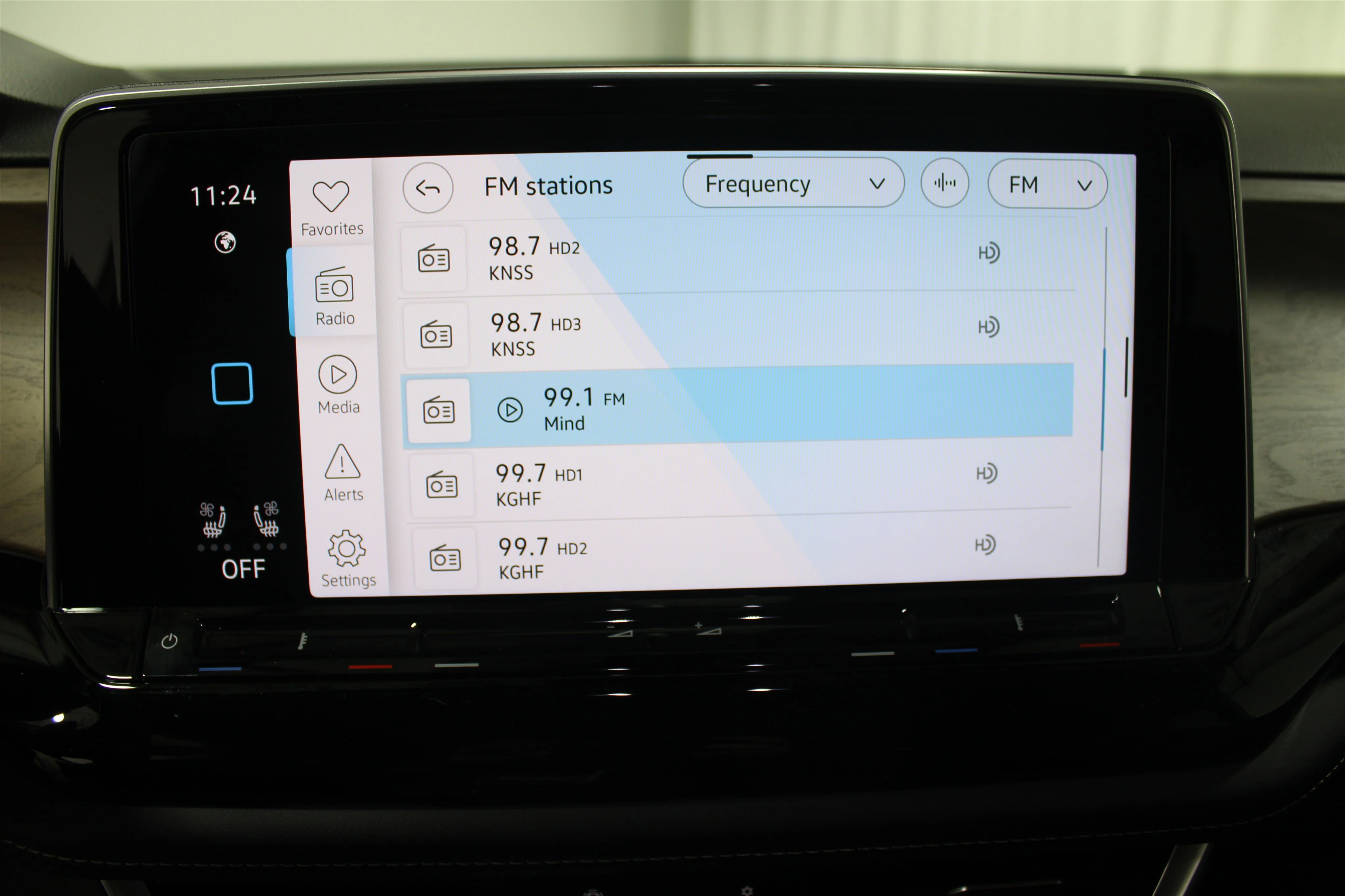 New 2026 Opal White Pearl Volkswagen 2.0T SE image 14