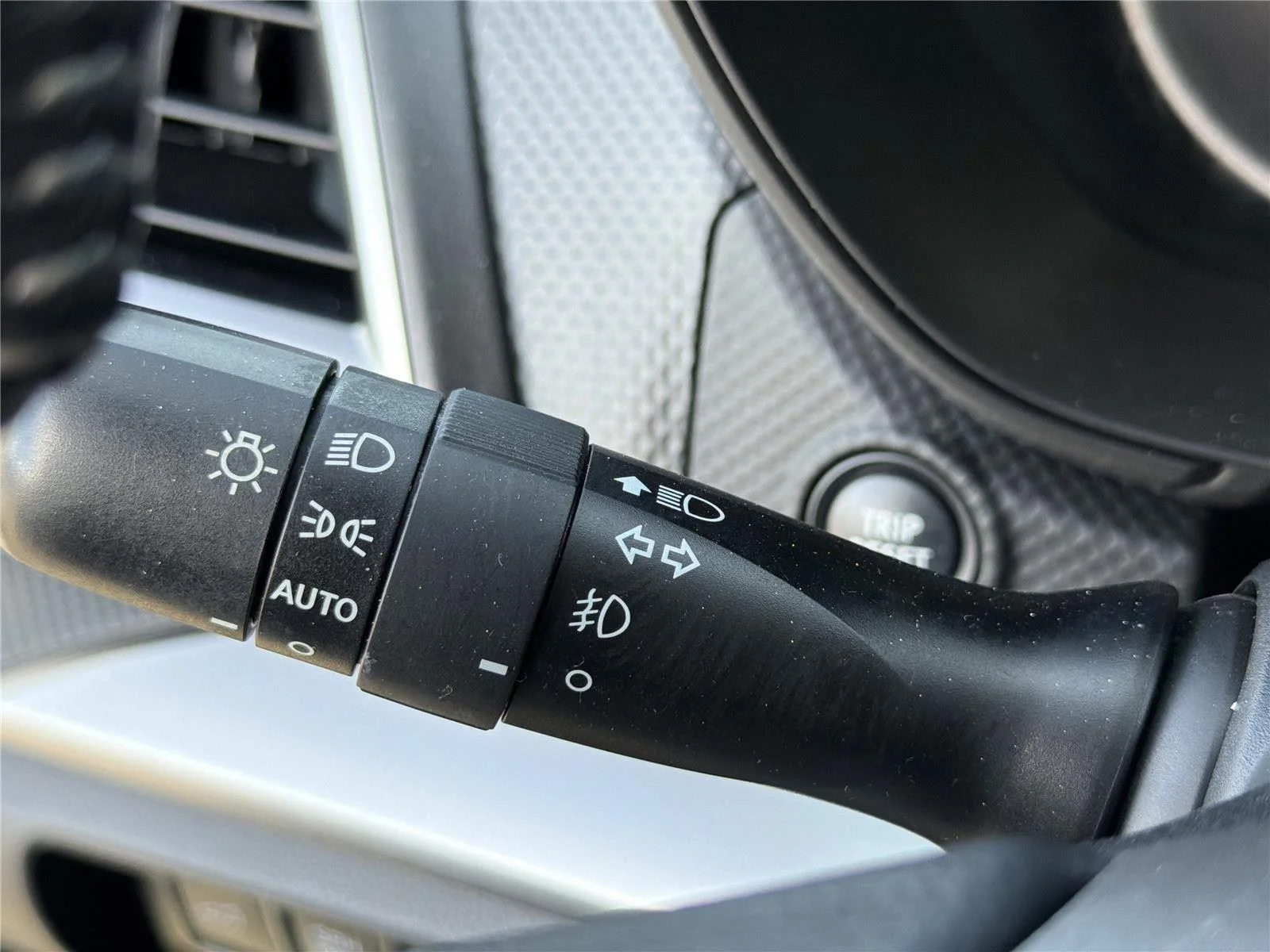 Used 2022  SUBARU 2.5IPREM image 22