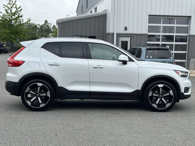 Used 2019 White Volvo T5 Inscription image 38