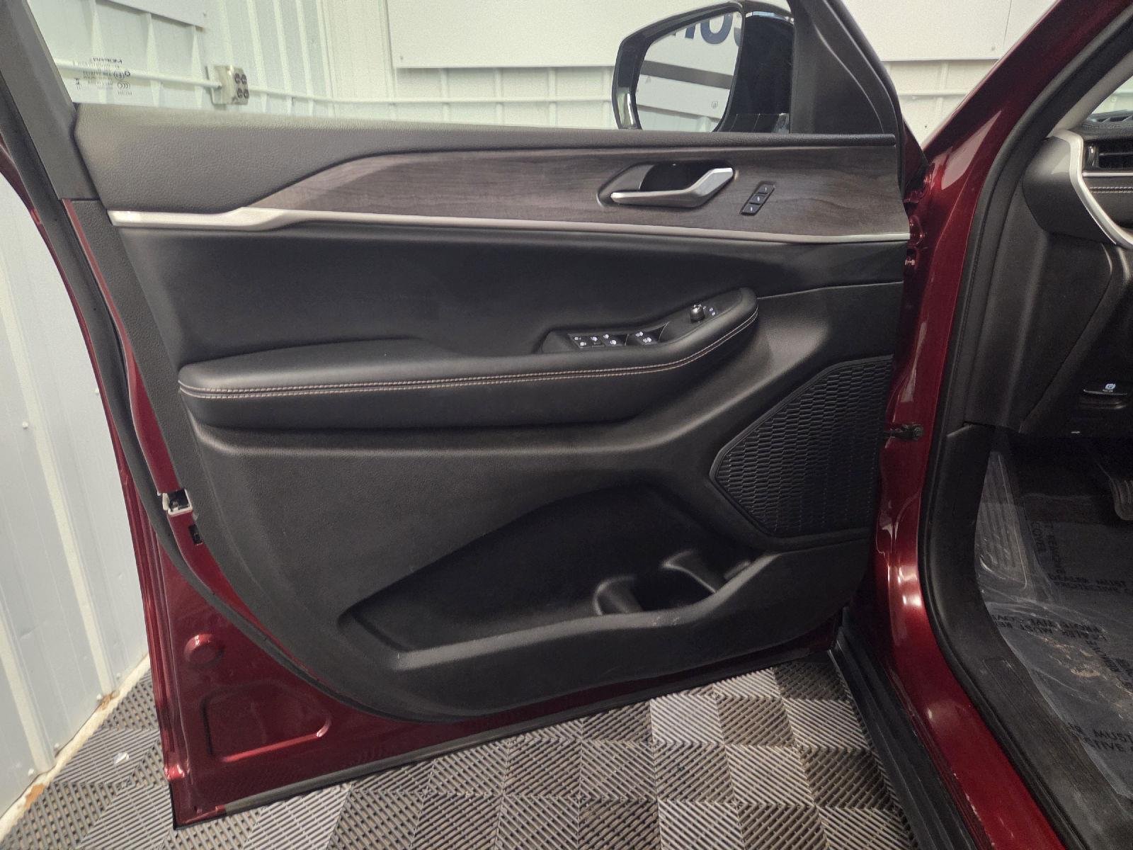 Used 2023 Velvet Red Pearlcoat Jeep Limited image 46