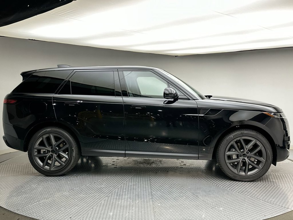 New 2027 Santorini Black Metallic Land Rover SE image 4