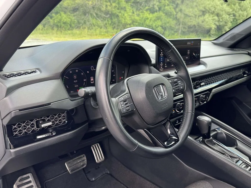 Used 2023  Honda Sport image 2