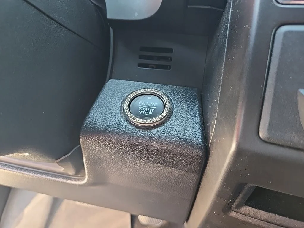 Used 2018 White Ford Limited image 18
