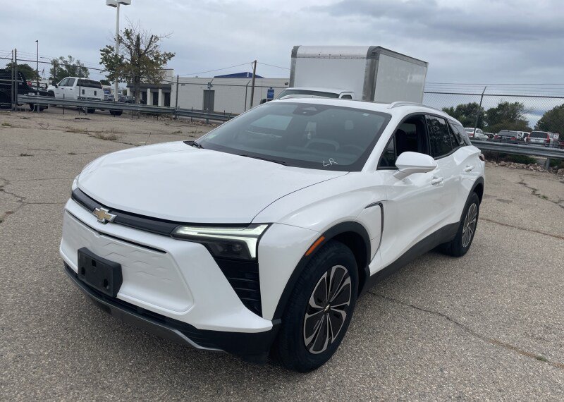 Used 2024 Iridescent Pearl Tricoat Chevrolet LT image 4
