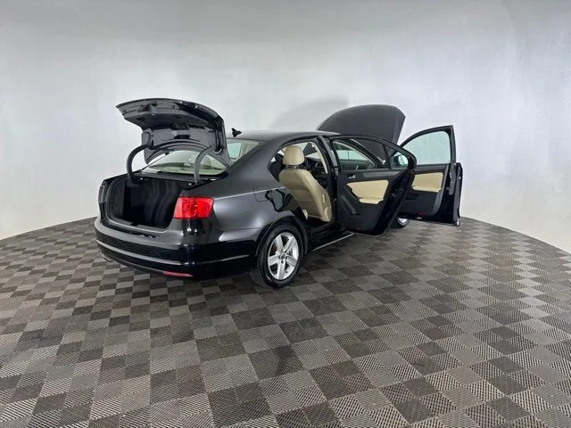 Used 2014  Volkswagen 2.0L TDI image 17