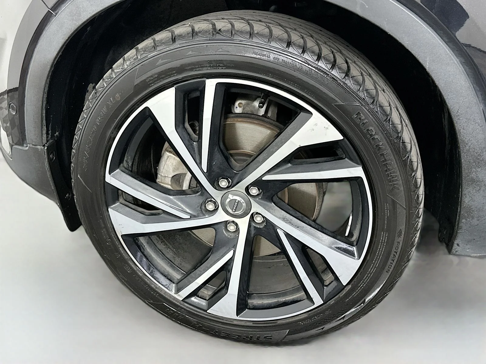 Used 2021 Black Volvo R-Design image 32