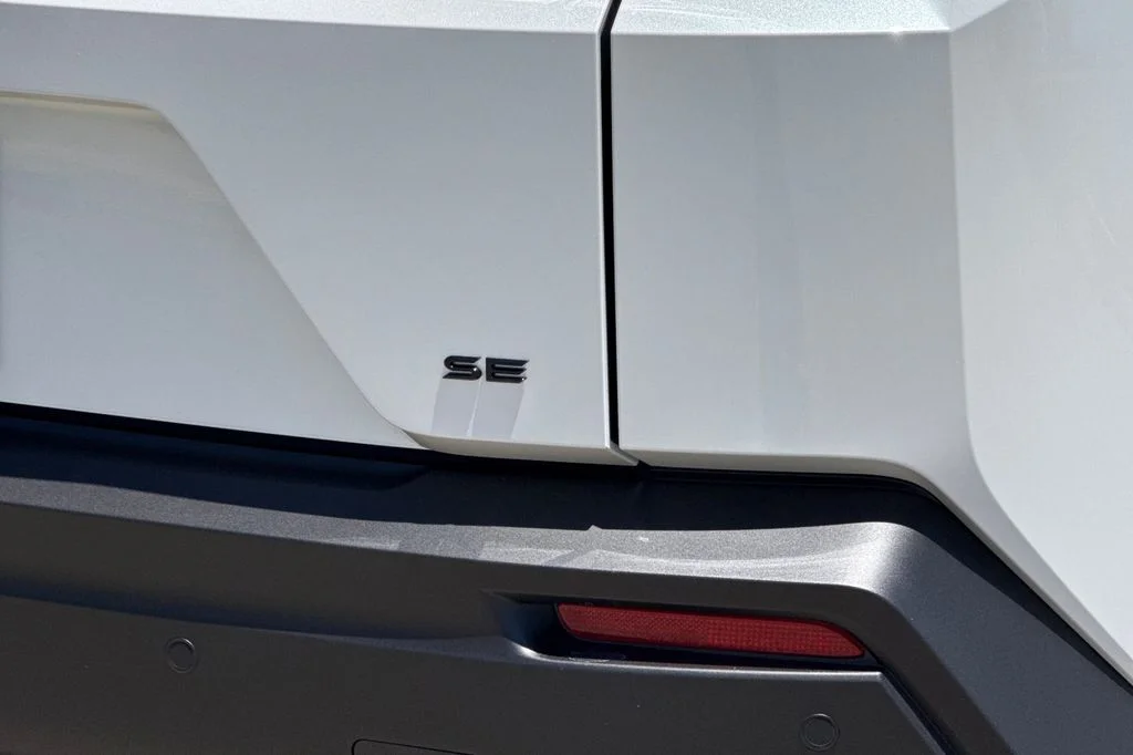 New 2026 Wind Chill Pearl <sup>1</sup> Toyota  SE image 27