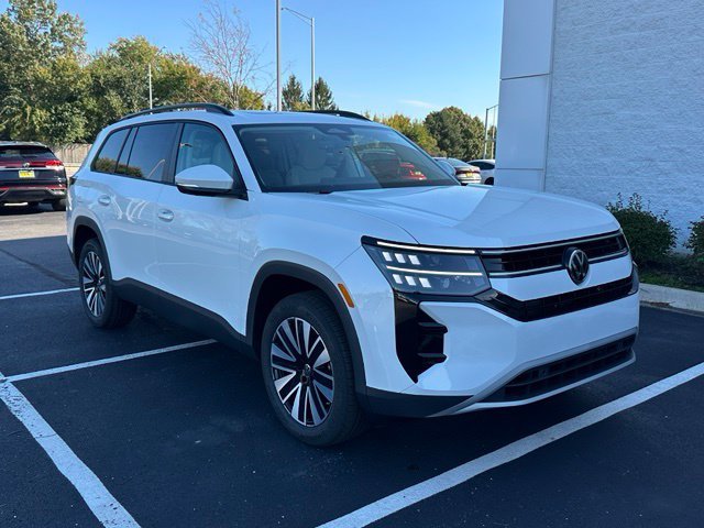 New 2027 White Volkswagen SE w/Technology image 3