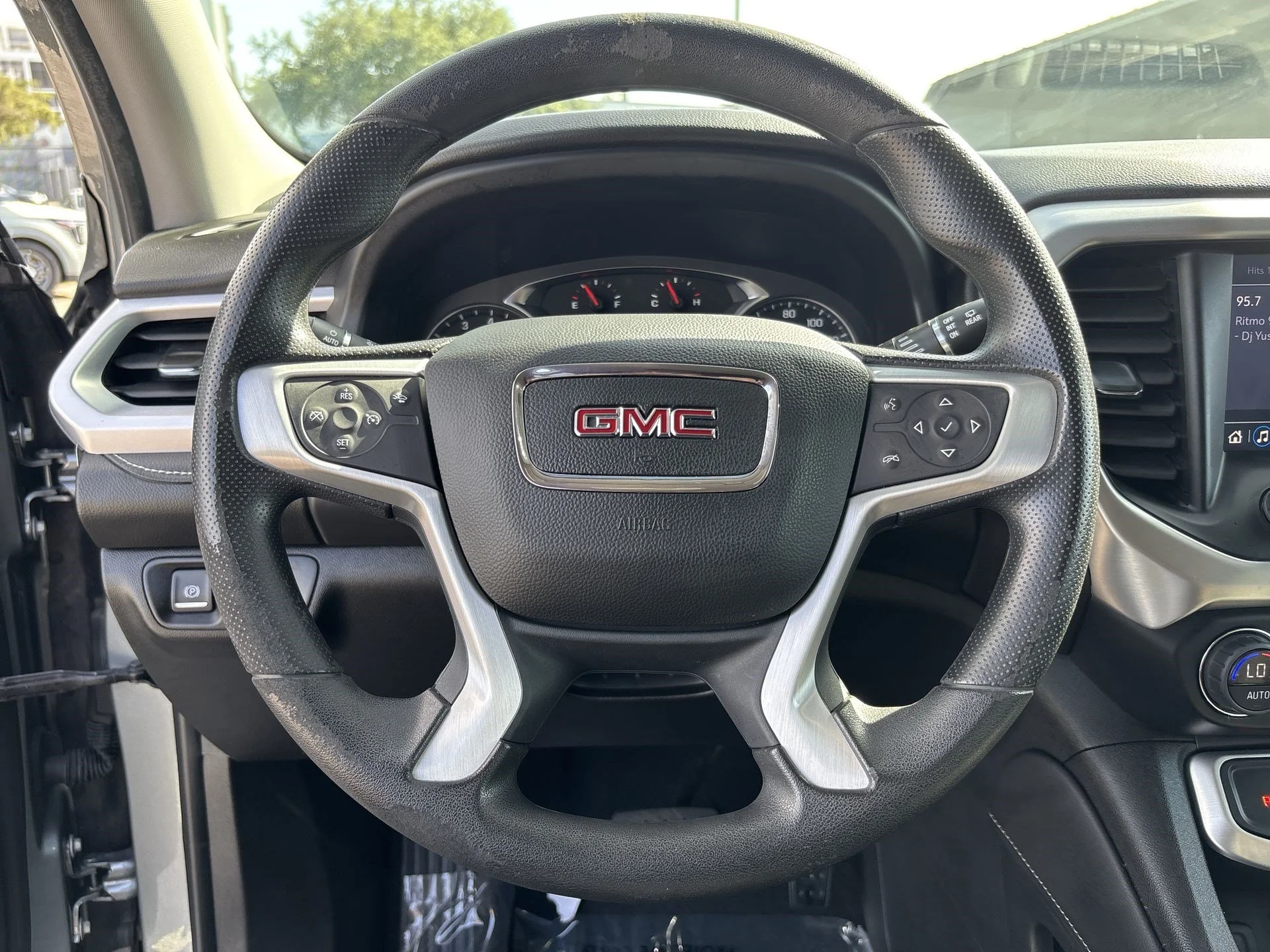 Used 2023 Sterling Metallic GMC SLE image 11
